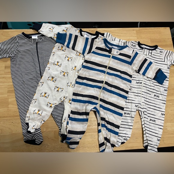Onesies footed sleepers. Set of 4. size 0-3m - Picture 1 of 6